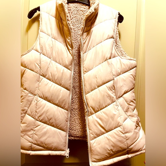 Reversible Puffer Vest. Mauve Pink - Picture 3 of 4